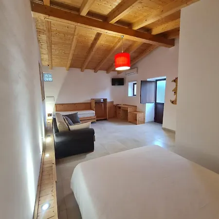 Oda ve Kahvaltı Seta 4*